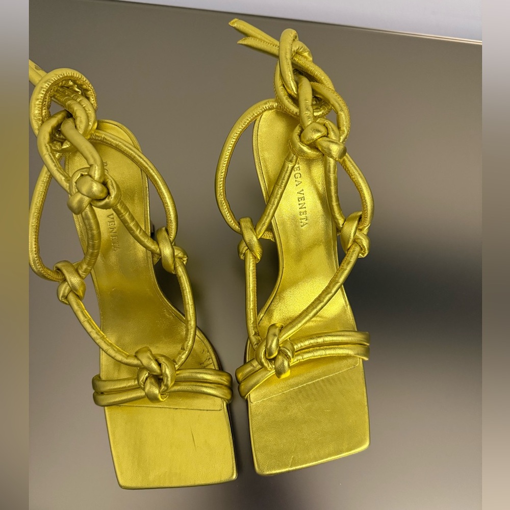 Bottega Veneta Metallic Lime Nappa Knot Sandal - 40